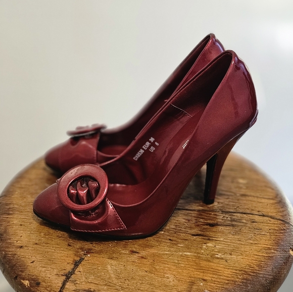 Vangelo wine red faux patent leather stiletto pumps, size 6. - Picture 2 of 7